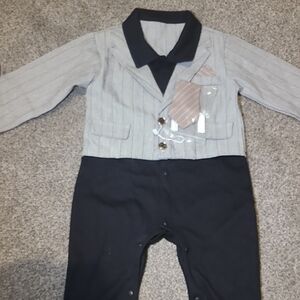 NWT Gray and Black Baby Suit with Tie Size 12-18 M